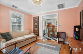 Walk to Lady Bird Lake from Perfectly Quaint Home